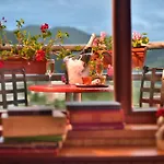 Отель Mountain Boutique Family