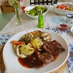Mountain Boutique Family Отель Девин