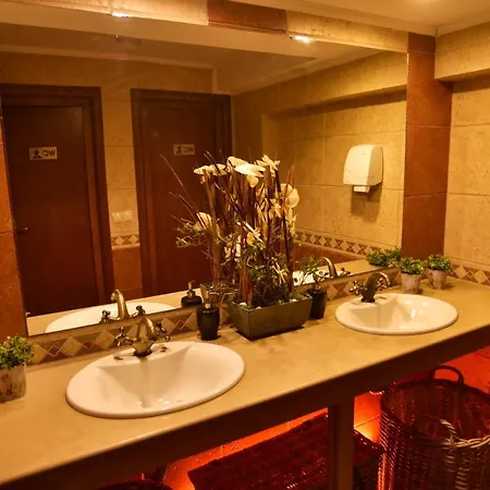 Отель Mountain Boutique Family 3*