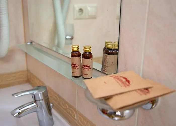 Mountain Boutique Family Devin