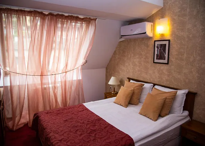 Mountain Boutique Family Devin